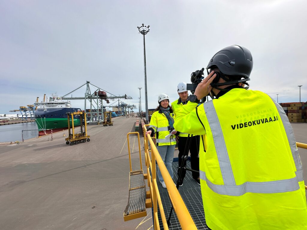 Yritysvideon kuvausta.