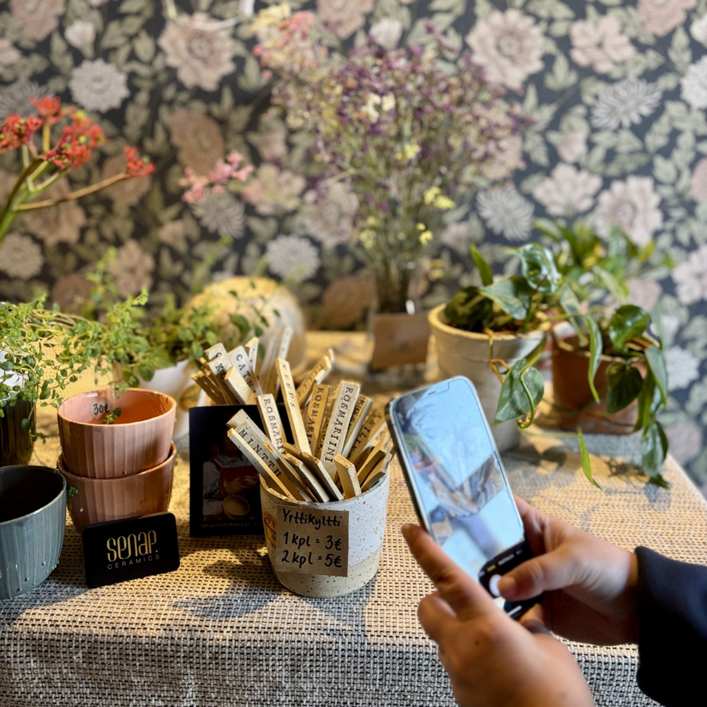 Kukkakaupan myyntituotteita