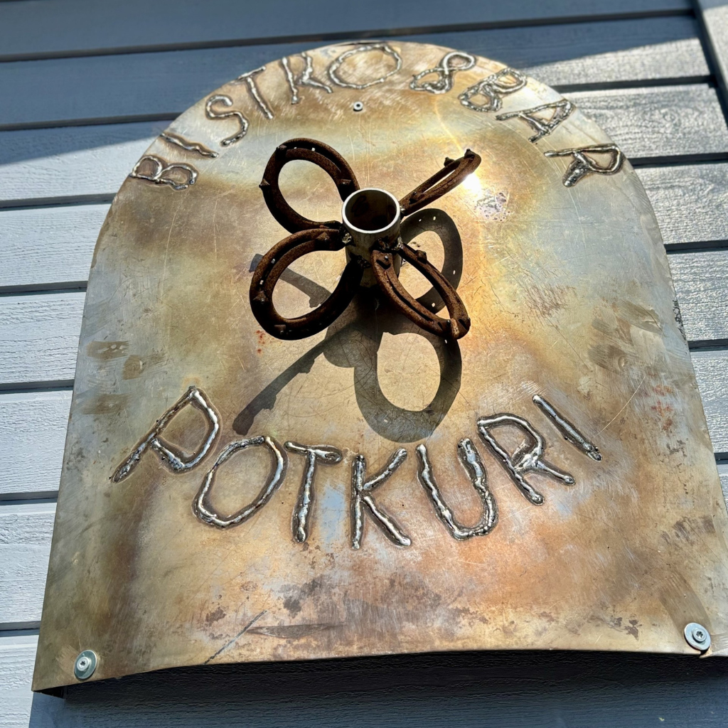 Ravintolan nimi ulkona