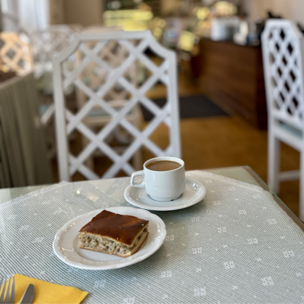 Lihapiirakka  ja kahvi