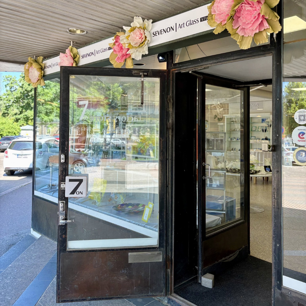 Sevenon liikkeen sisäänkäynti